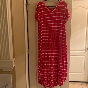 Red/white maxi dress with side splits and pockets